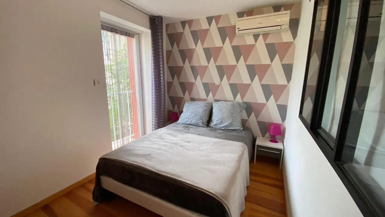Pyrene Holidays - Residence La Fontaine - Triplex Spacieux A 10Mn A Pied Des Thermes Bagnères-de-Bigorre 0*,  Frankrig